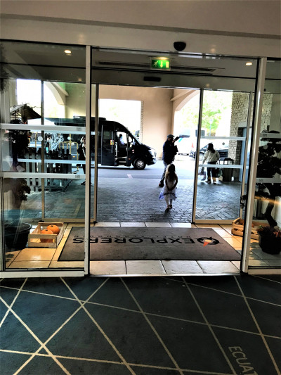 Access to the hotel is through 2 sets of automatic glass doors. There is a doormat between the doors.