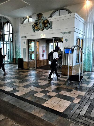 Access to the hotel is through 2 sets of automatic doors.
