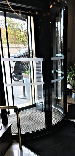 Access to the hotel is through 2 automatic sets of glass doors.