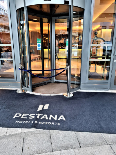 Access to the hotel lobby is through a revolving door.