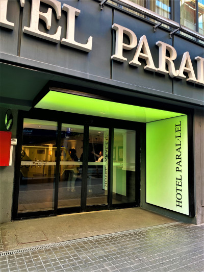Access to the hotel is from the sidewalk through automatic doors.