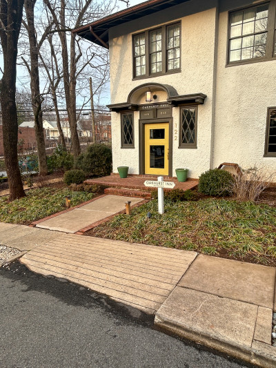 Oakhurst Inn