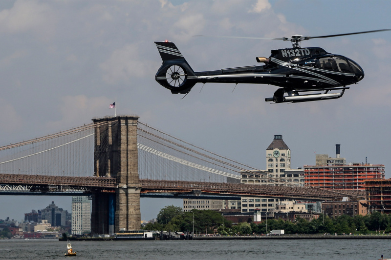 Helicopter flies around the Brooklyn Bridge