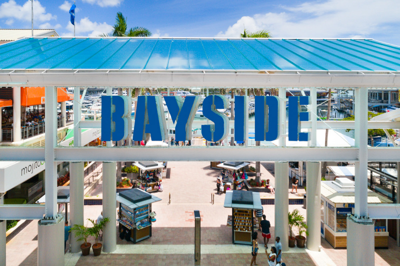The entrance to Bayside Marketplace