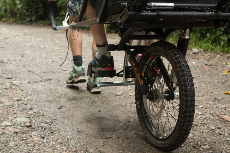 One-wheeled jöelette wheelchair