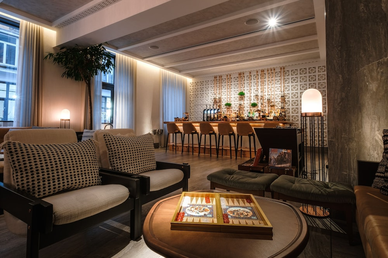 Lobby lounge