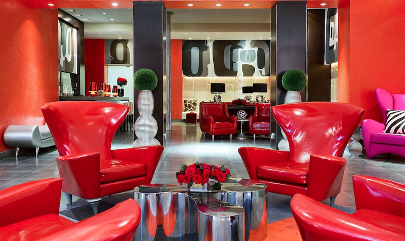 Lobby lounge