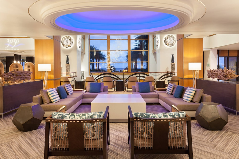 Lobby lounge