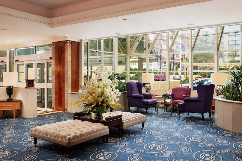 Lobby lounge