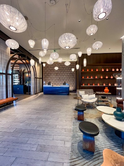 04. Front Desk