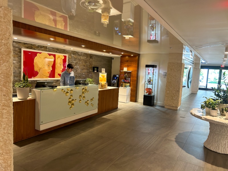 05. Front Desk