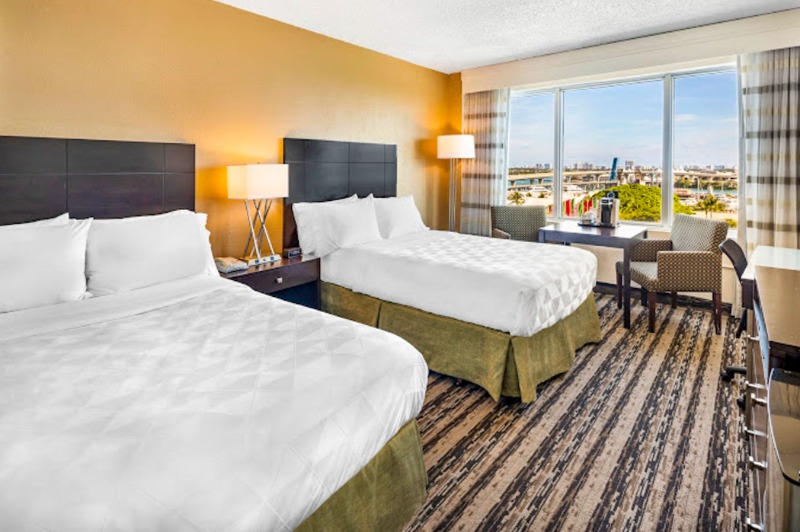 Holiday Inn Port of Miami - Downtown, an IHG Hotel