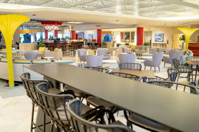Lobby lounge