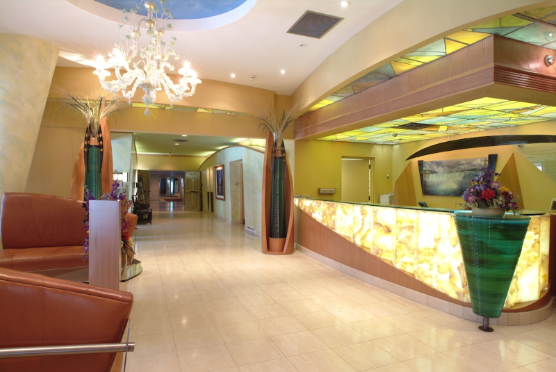 Lobby lounge