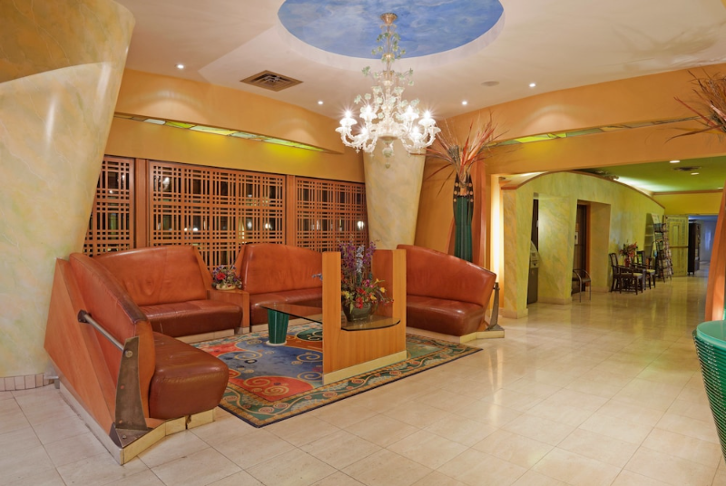 Lobby lounge