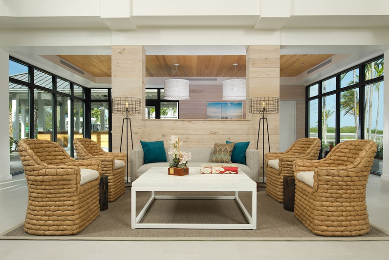 Lobby lounge