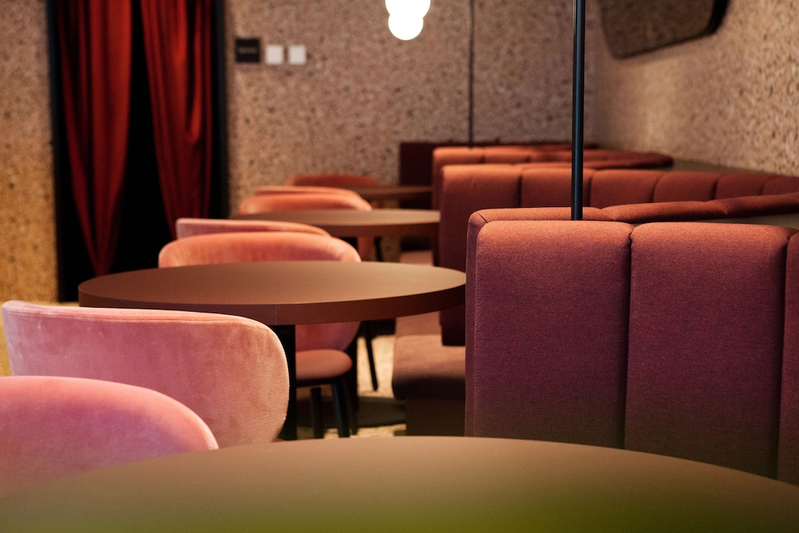 Lobby lounge