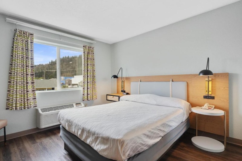 Garibaldi Inn at the Bay