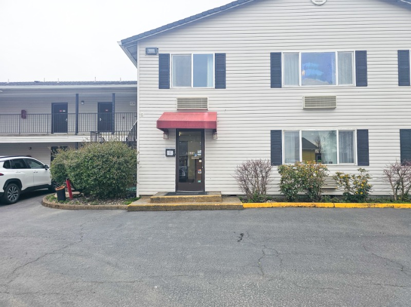 Garibaldi Inn at the Bay