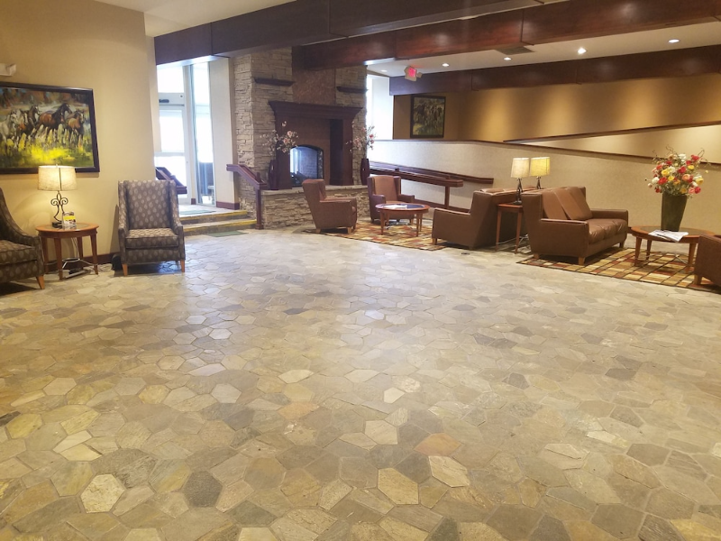 Lobby lounge