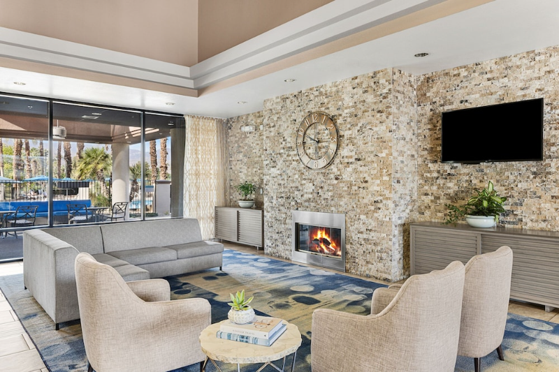 Lobby lounge
