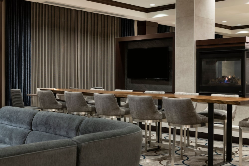 Lobby lounge