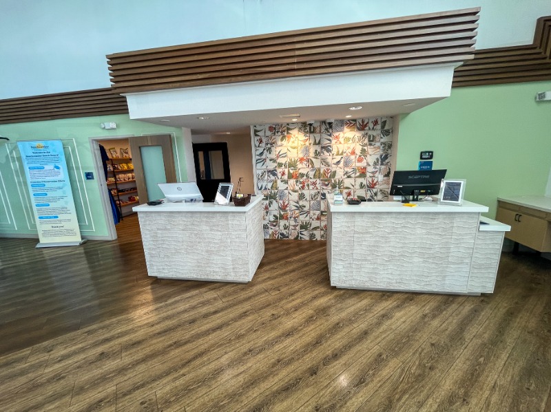 03. Front Desk