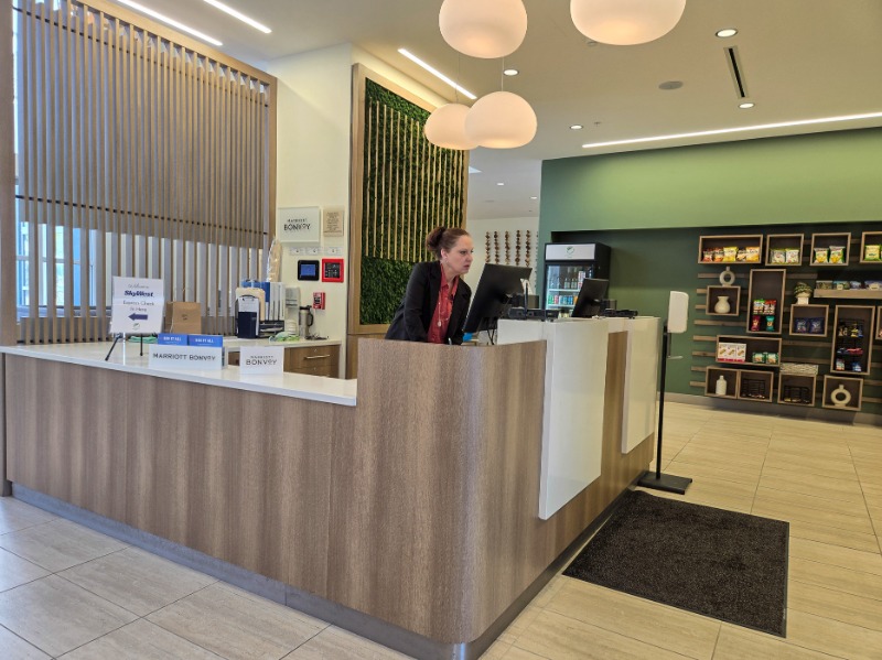 03. Front Desk