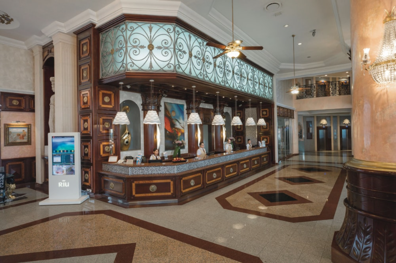 Check-in/check-out kiosk