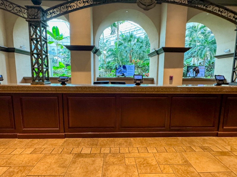 05. Front Desk