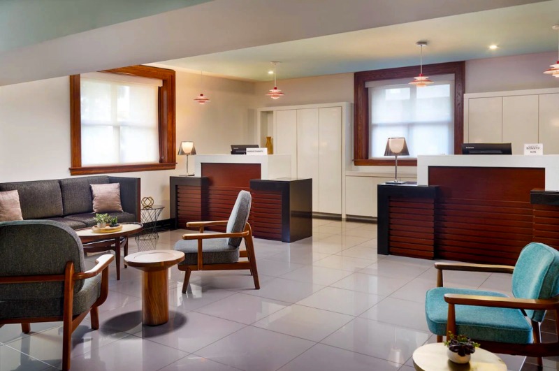 06. Front Desk