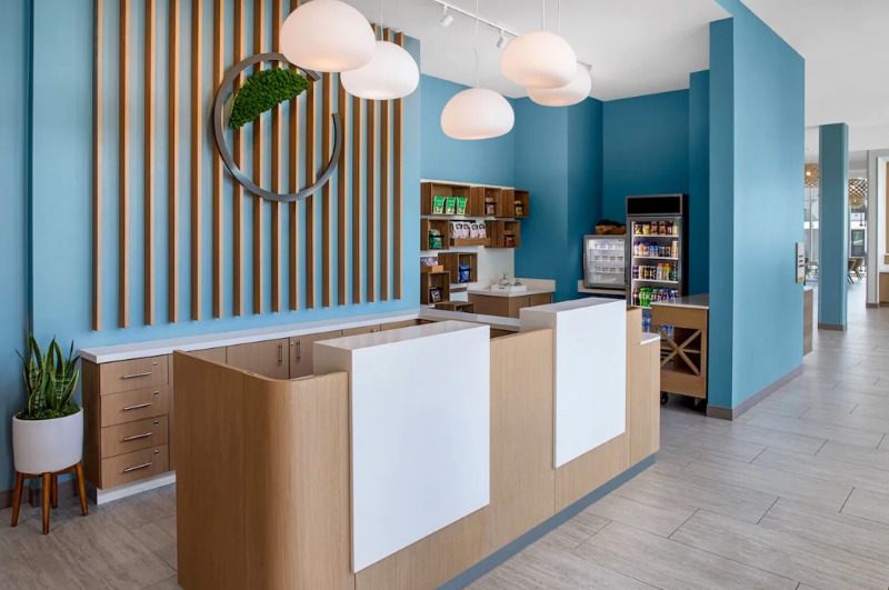 06. Front Desk