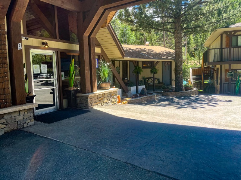03. Hotel Entrance
