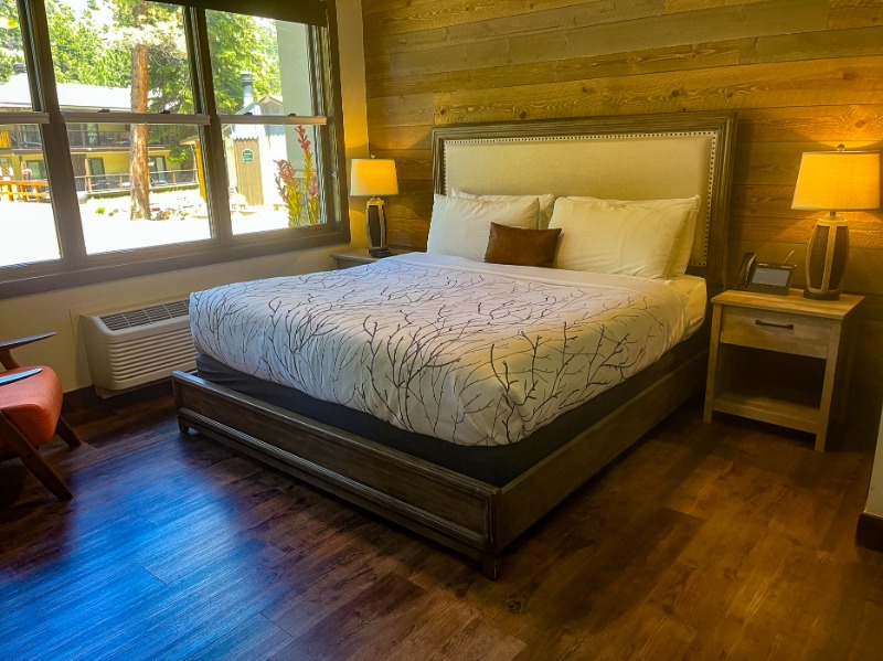 08. Ada king bed - Bedroom