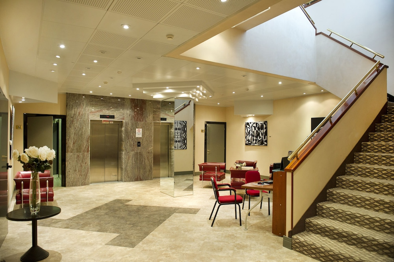 Lobby lounge