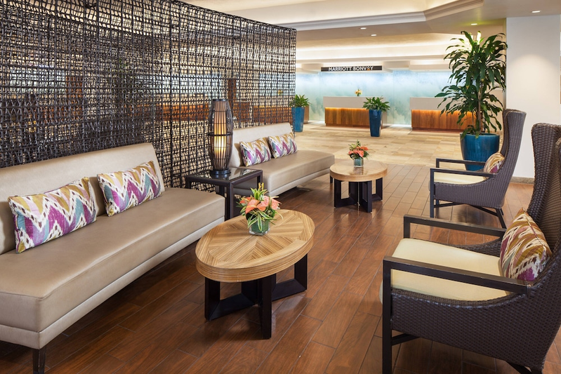Lobby lounge