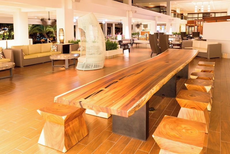 Lobby lounge