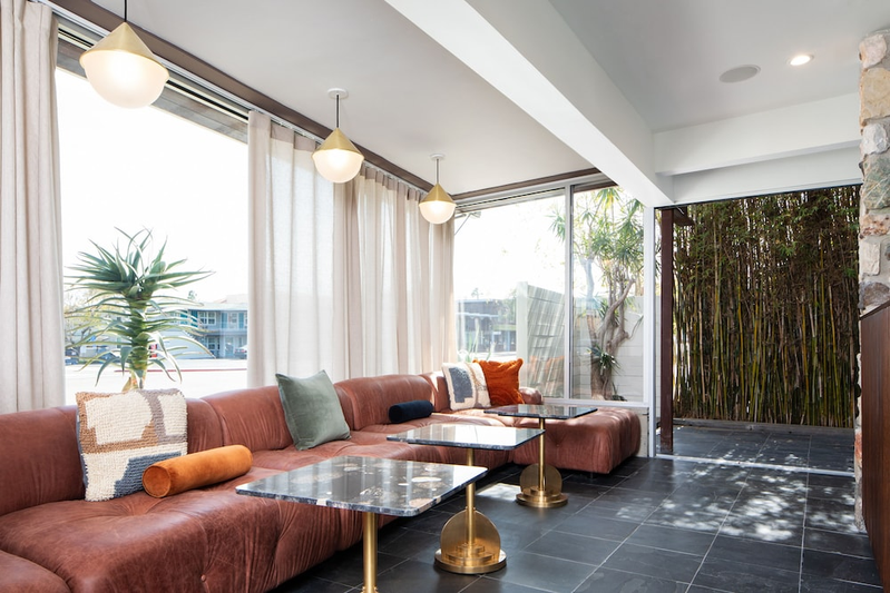 Lobby lounge