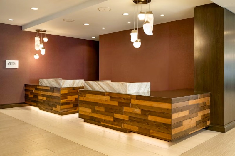 05. Front Desk