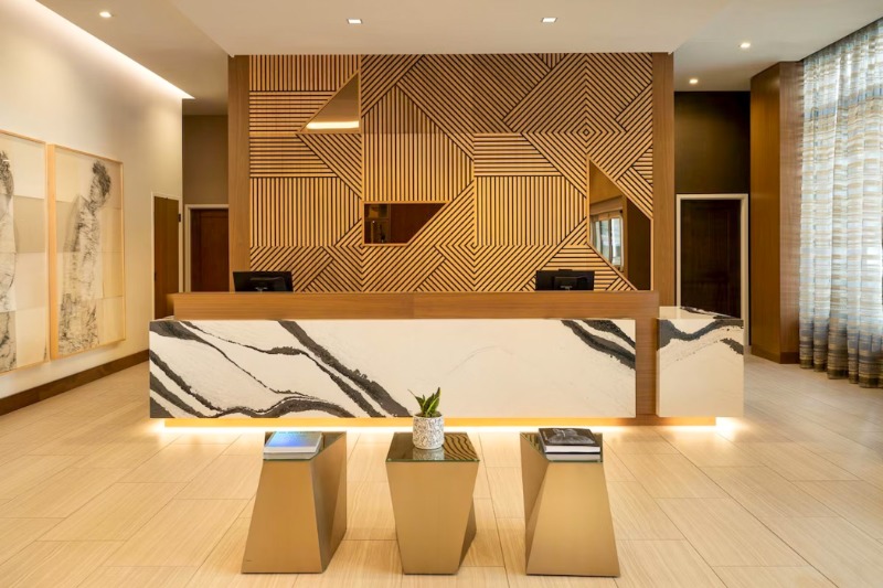 05. Front Desk