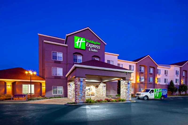 01. Hotel Entrance