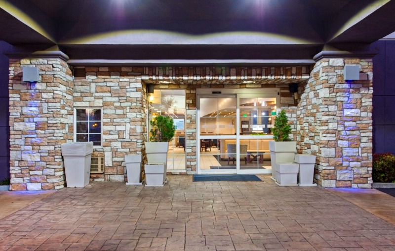 02. Hotel Entrance
