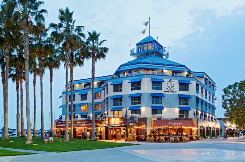 01. Hotel Entrance