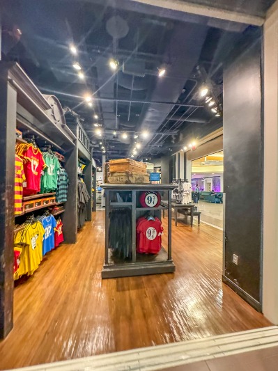 Universal Orlando Store (Terminal A/B)