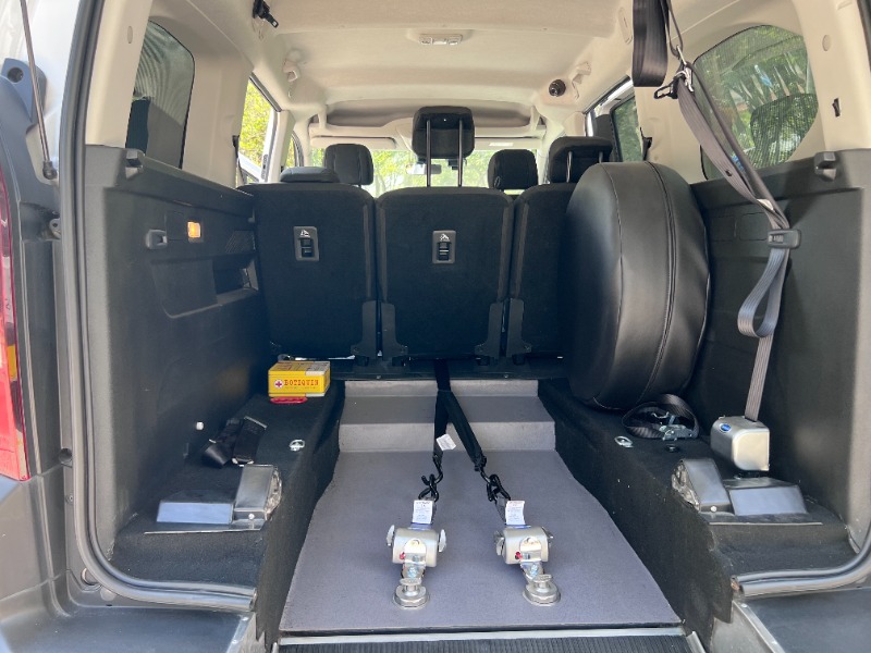 Accessible Airport Transfers - Mexico City (1 W/C + 4 PAX) - Peugeot Rifter